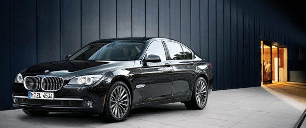 BMW выведет на рынок три новых модификации флагманских автомобилей